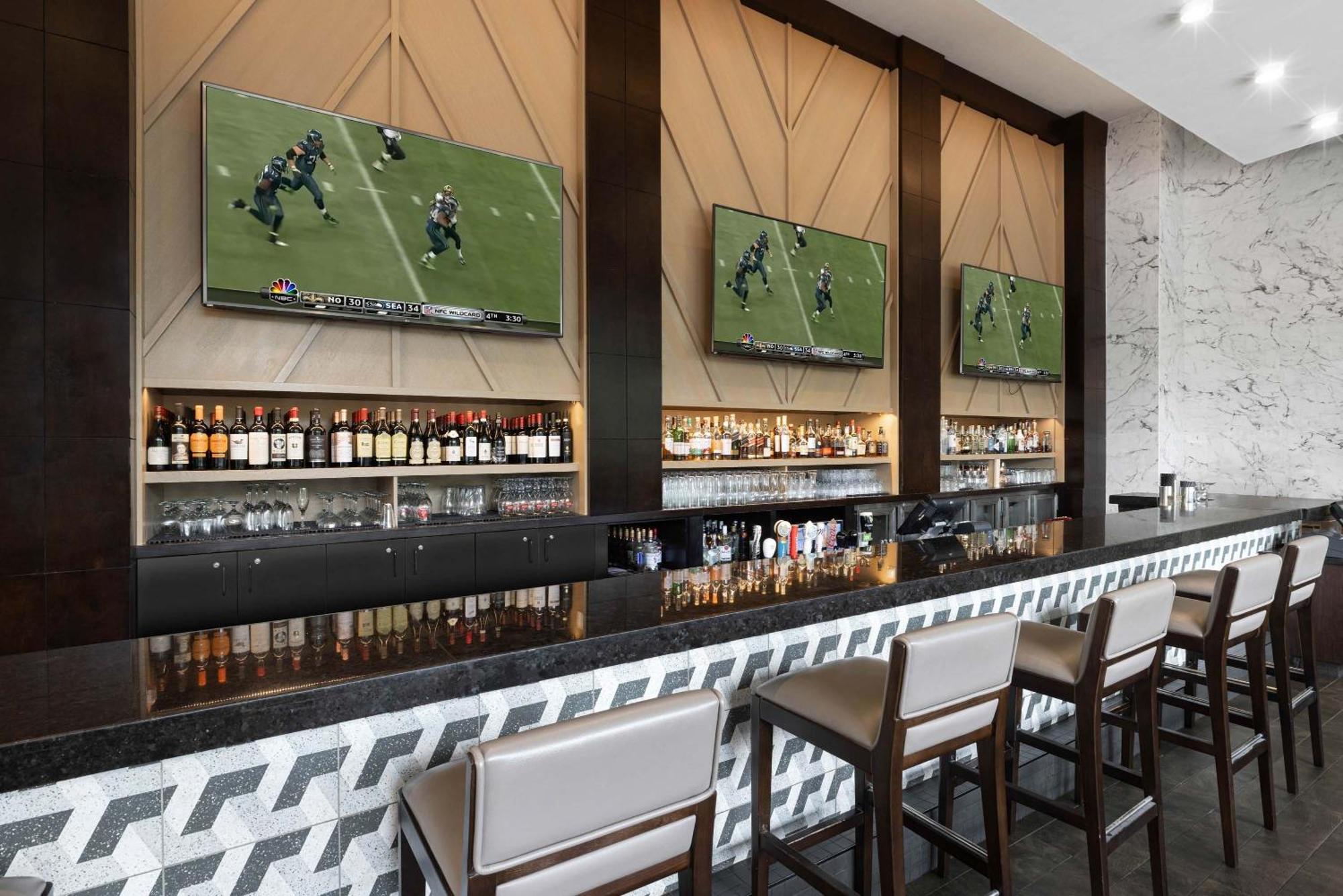 Hotel Sandman Signature Airport Toronto
